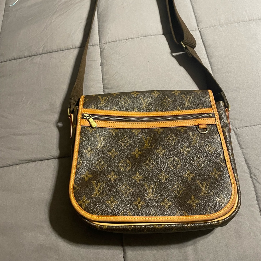 Louis Vuitton messenger crossbody